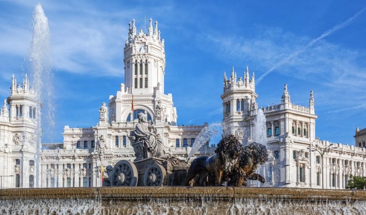 cibeles-palace-fountain-plaza-de-cibeles-madrid-spain